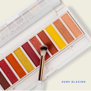 FLOWER AND BEAUTY shimmer and shade Eyeshadow pallete